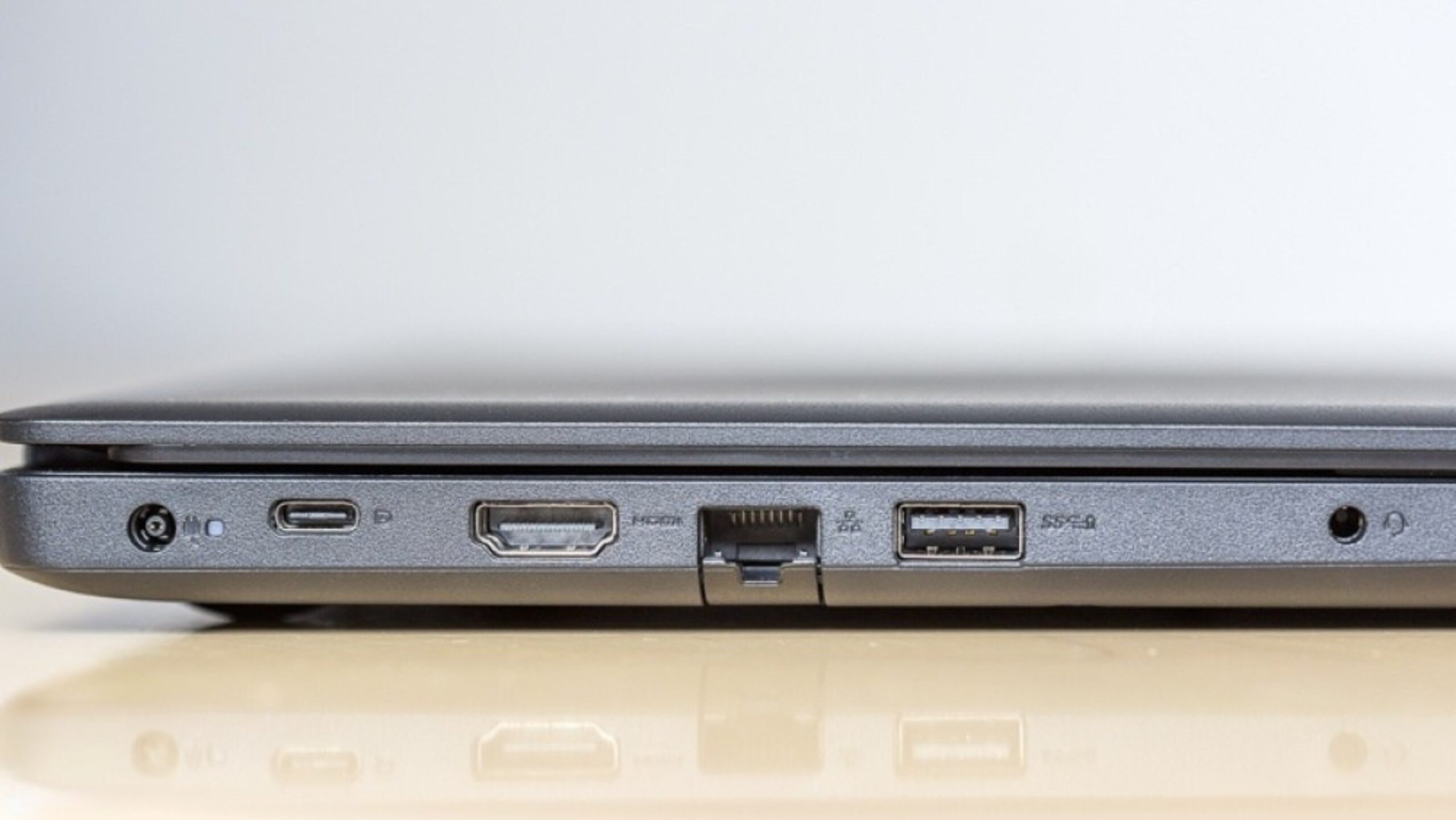 Dell Latitude 3490 BY AGHA SMART STORE LAPTOP متجر اغا سمارت ستور لابتوب